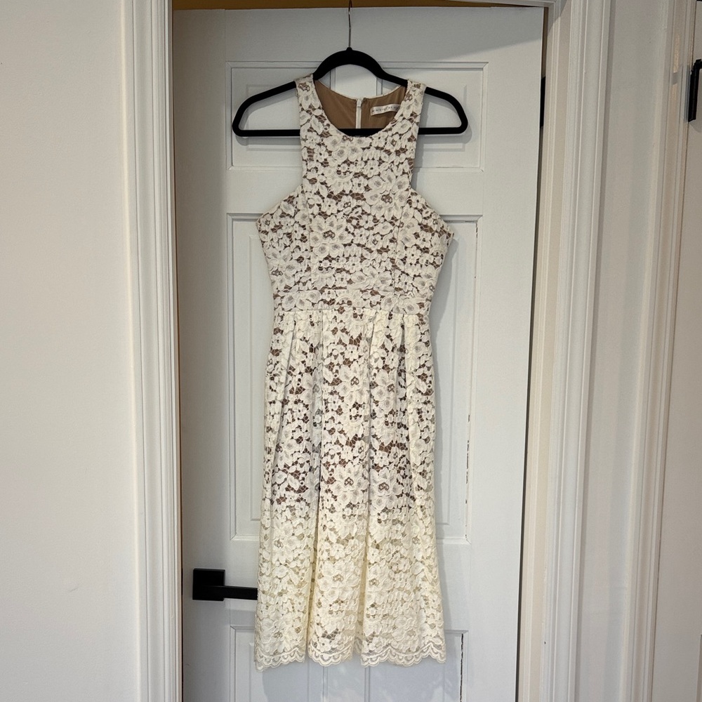 Women’s Lace Sleeveless Midi Dress in Ivory